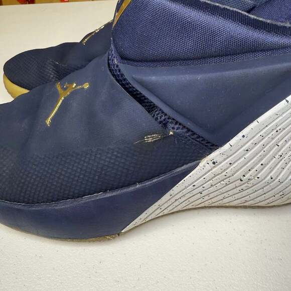 Jordan Why‎ Not Zer0.1 Blue and Gold Westbrook size 10 shoe - Picture 7 of 11